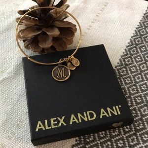 Alex and mai charm bracelet M initial